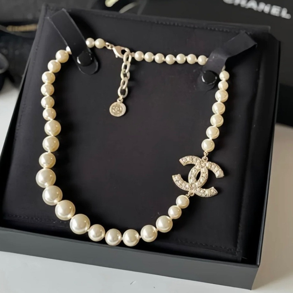 CHANEL White Pearl Necklace with Elegant Design